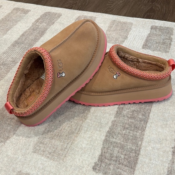 Tasman Uggs - Valentines Day Edition - Picture 7 of 7